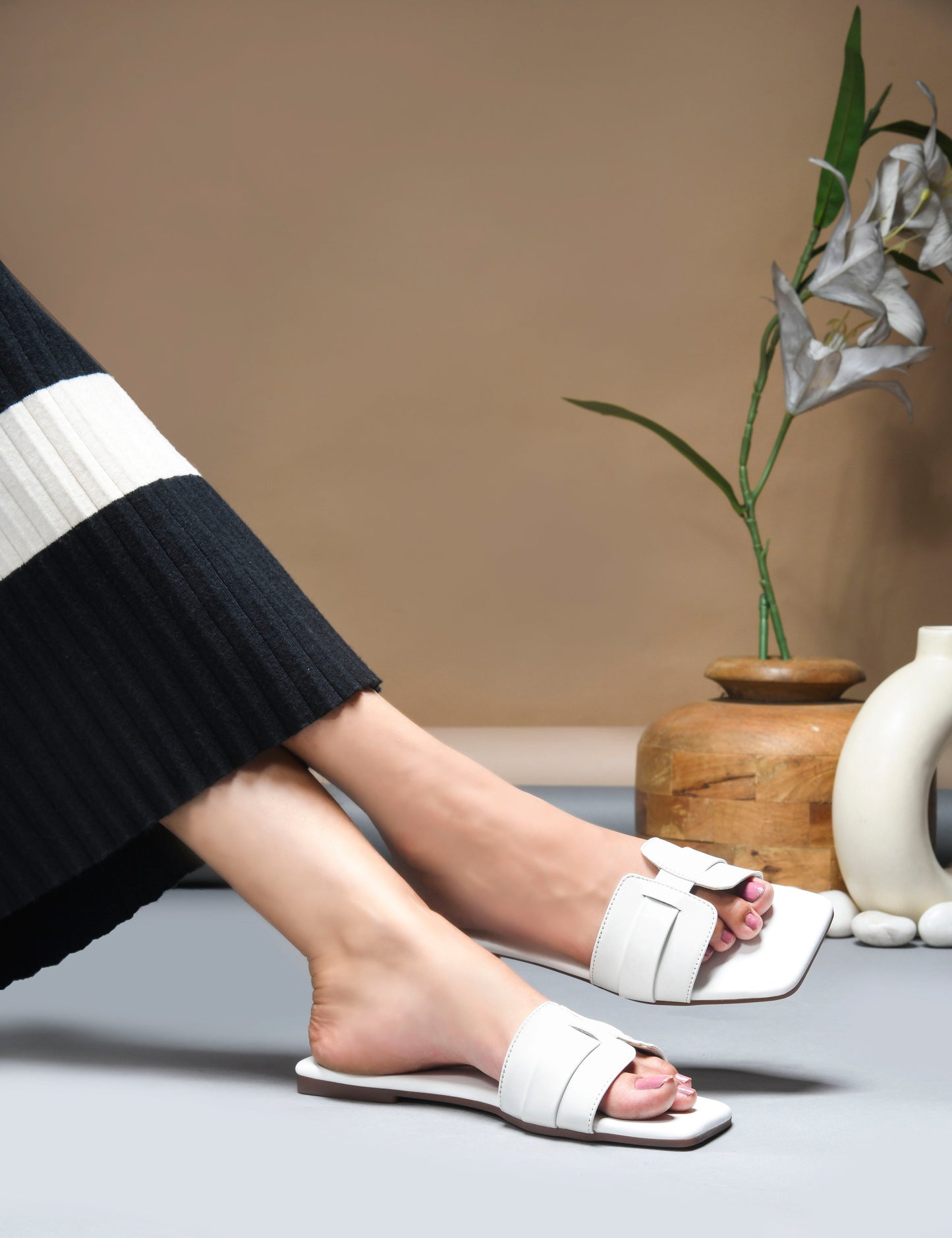 MiraMist Trendy Slip-On Flats for Women & Girls – Stylish Casual Sandals for Daily Wear, Office, Travel & Summer Outfits